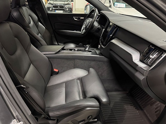 Volvo XC60 11 of 21