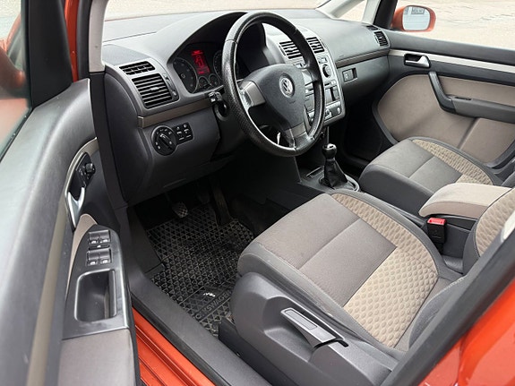 Volkswagen Touran Cross 7 of 11