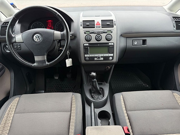 Volkswagen Touran Cross 8 of 11