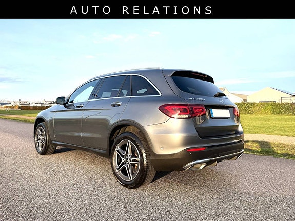 Mercedes-Benz GLC300 e 3 of 5
