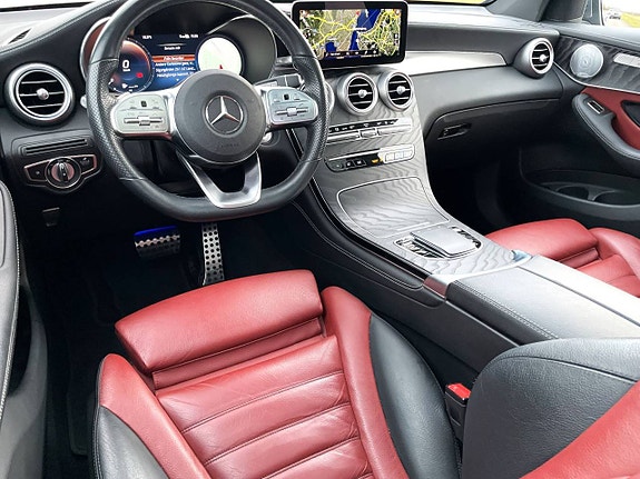 Mercedes-Benz GLC300 e 4 of 5