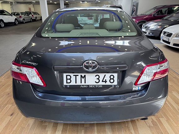 Toyota Camry 5 of 5