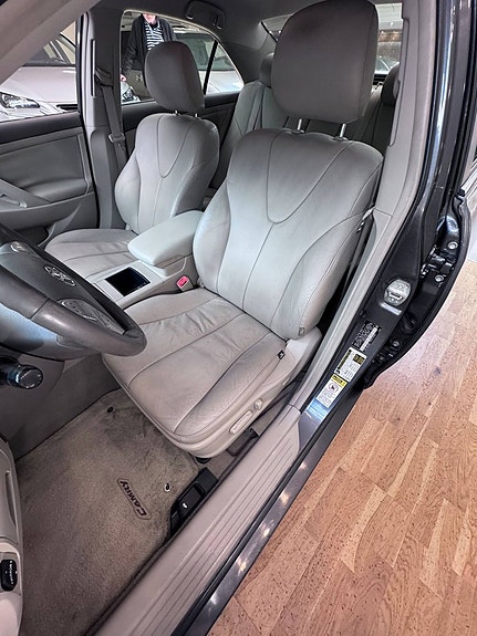 Toyota Camry 7 of 20