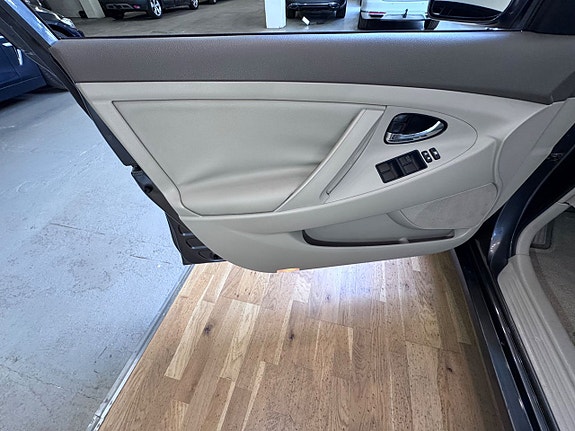 Toyota Camry 14 of 20