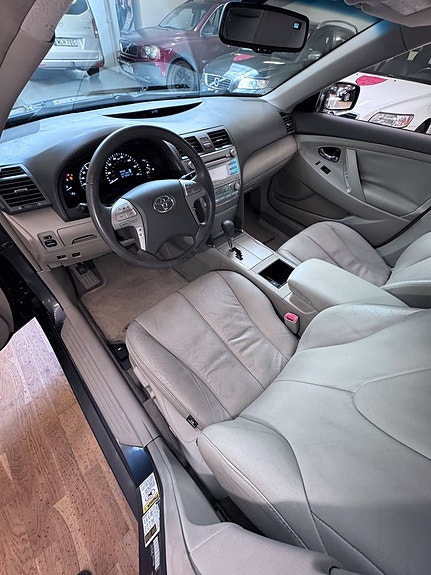 Toyota Camry 6 of 20