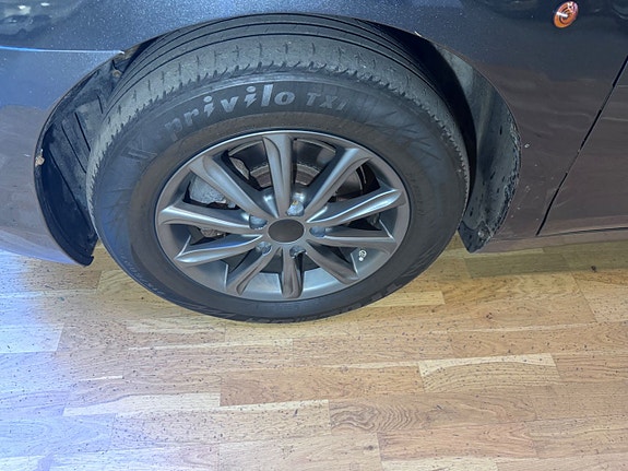 Toyota Camry 16 of 20