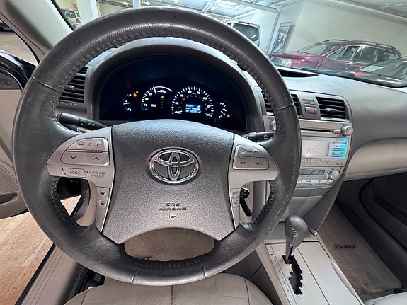 Toyota Camry 10 of 20