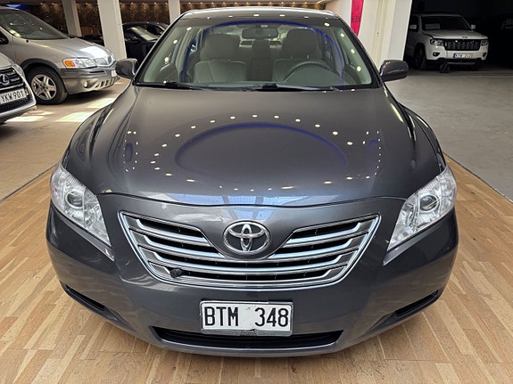 Toyota Camry 4 of 5