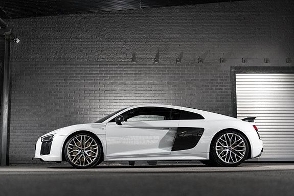 Audi R8 3 of 5