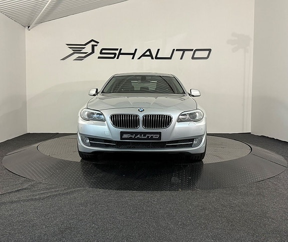 BMW 520 2 of 5