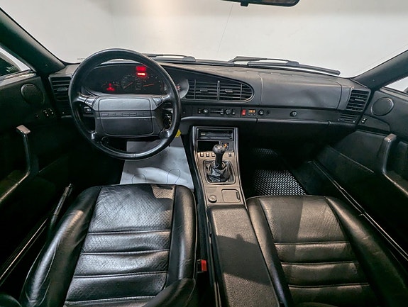 Porsche 968 13 of 16