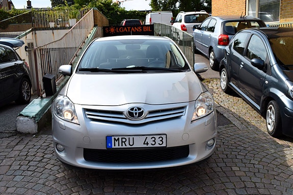 Toyota Auris 5 of 10
