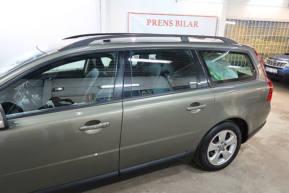 Volvo V70 3 of 5