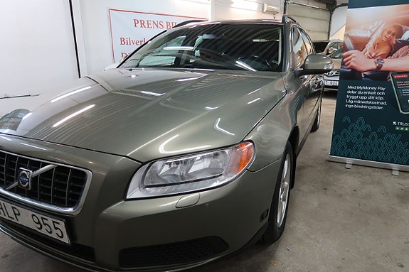 Volvo V70 2 of 5