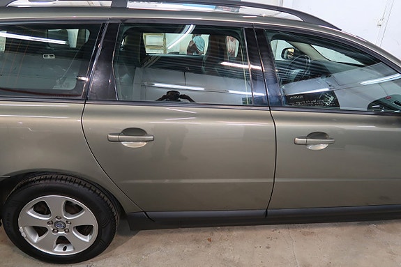 Volvo V70 7 of 17