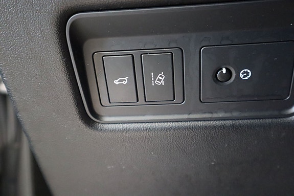 Land Rover Range Rover Sport 16 of 24
