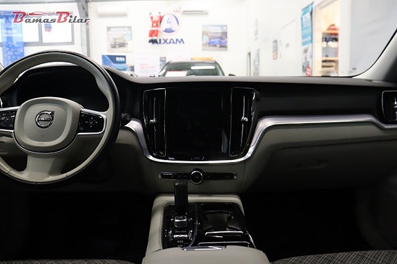 Volvo V60 11 of 23