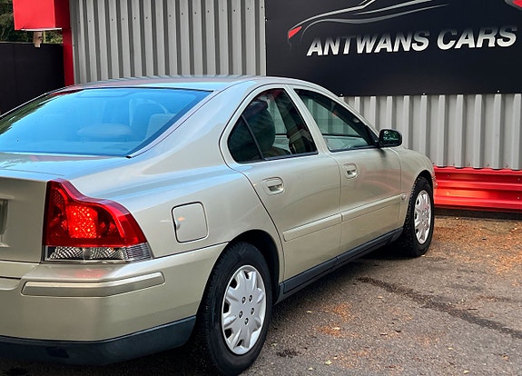 Volvo S60 11 of 16