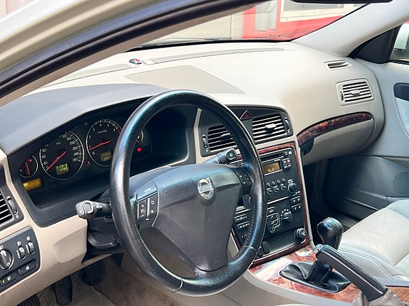 Volvo S60 13 of 16