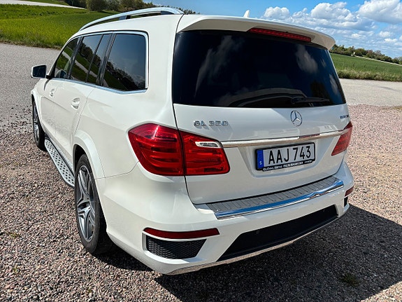 Mercedes-Benz GL350 2 of 5