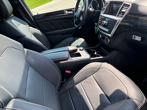Mercedes-Benz GL350 5 of 5