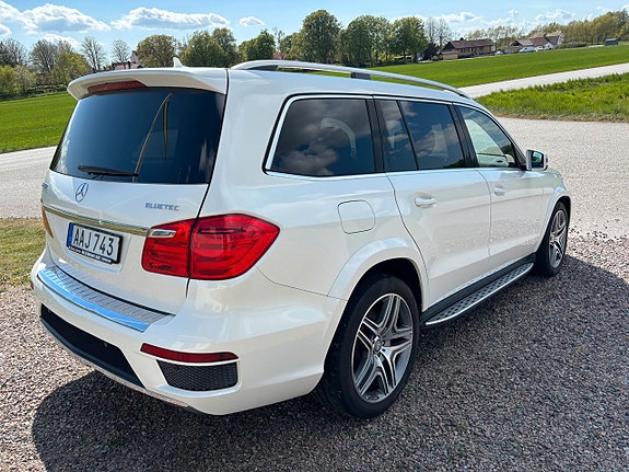 Mercedes-Benz GL350 3 of 5