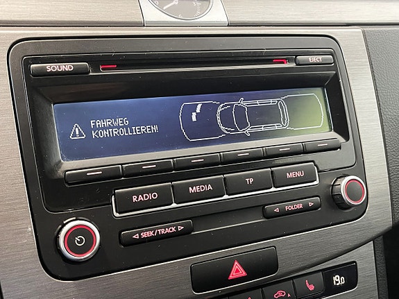 Volkswagen Passat 13 of 14