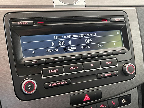 Volkswagen Passat 12 of 14
