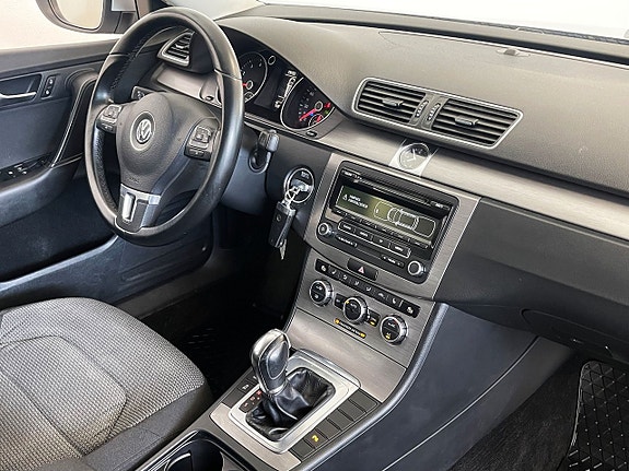 Volkswagen Passat 6 of 14