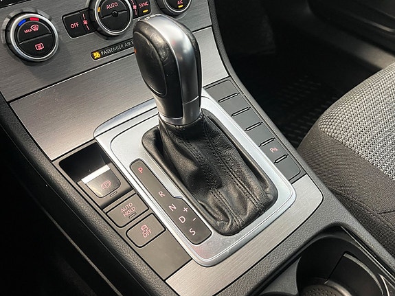 Volkswagen Passat 10 of 14