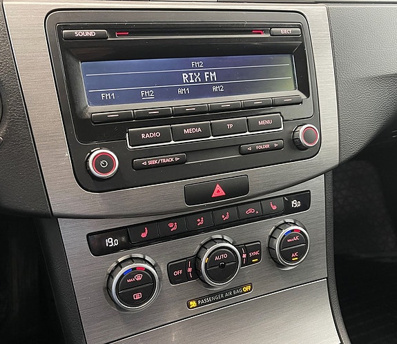 Volkswagen Passat 11 of 14