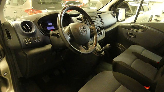 Opel Vivaro 6 of 8