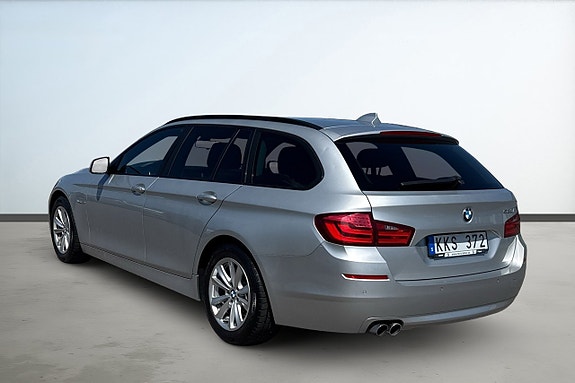 BMW 523i 3 of 5