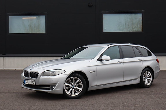 BMW 523i 3 of 5