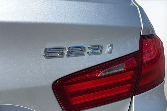 BMW 523i 11 of 14