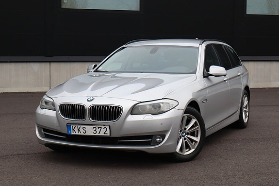 BMW 523i 2 of 5
