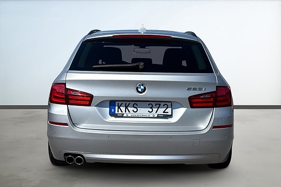 BMW 523i 4 of 5