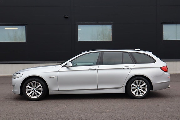 BMW 523i 4 of 5