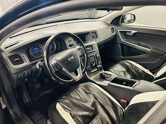 Volvo V60 7 of 12