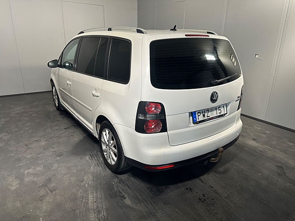 Volkswagen Touran 3 of 5