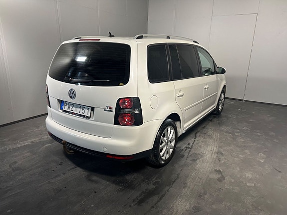 Volkswagen Touran 4 of 5