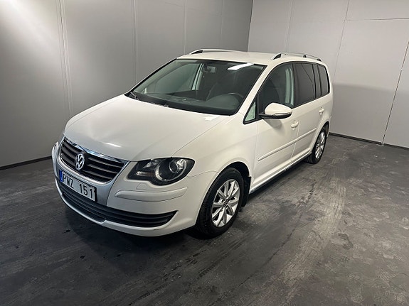 Volkswagen Touran 2 of 5