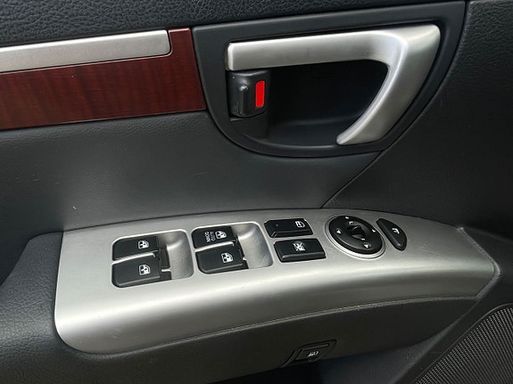 Hyundai Santa Fe 8 of 22