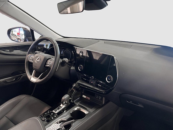 Lexus NX450h+ 9 of 12