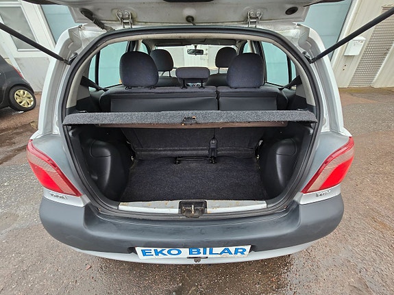 Toyota Yaris 11 of 11