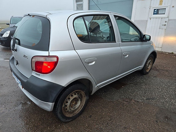 Toyota Yaris 6 of 11