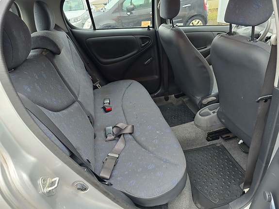 Toyota Yaris 9 of 11