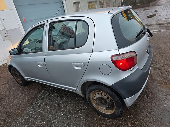 Toyota Yaris 5 of 5