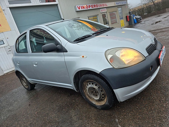 Toyota Yaris 3 of 5