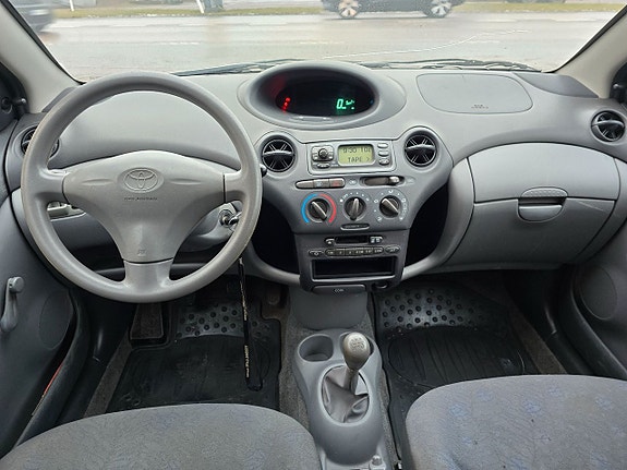 Toyota Yaris 8 of 11